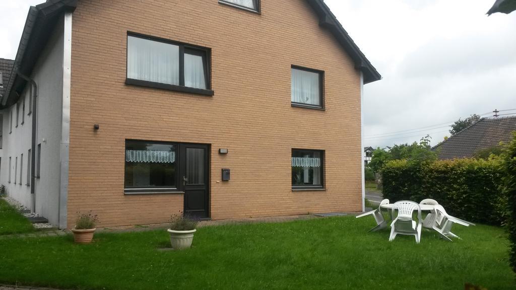 Ferienwohnung Roeben Simmerath Esterno foto